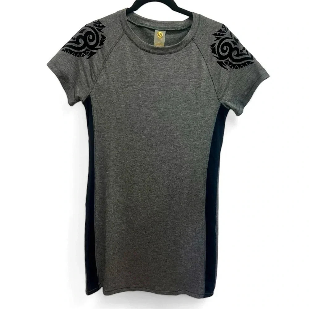 Shape bodycon T-shirt dress with side panels and velvet decorated sleeves sz med